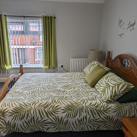 Maire Toireasa - Cosy Refurbished Property In The Gaeltacht Quarter بلفاست المظهر الخارجي الصورة