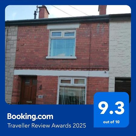 Maire Toireasa - Cosy Refurbished Property In The Gaeltacht Quarter بلفاست المظهر الخارجي الصورة