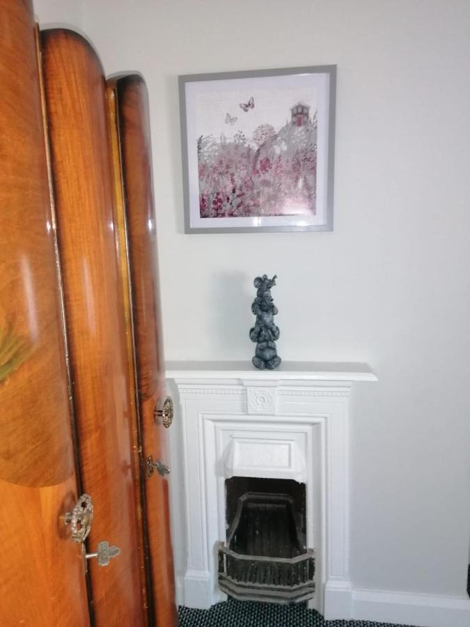 Maire Toireasa - Cosy Refurbished Property In The Gaeltacht Quarter بلفاست المظهر الخارجي الصورة