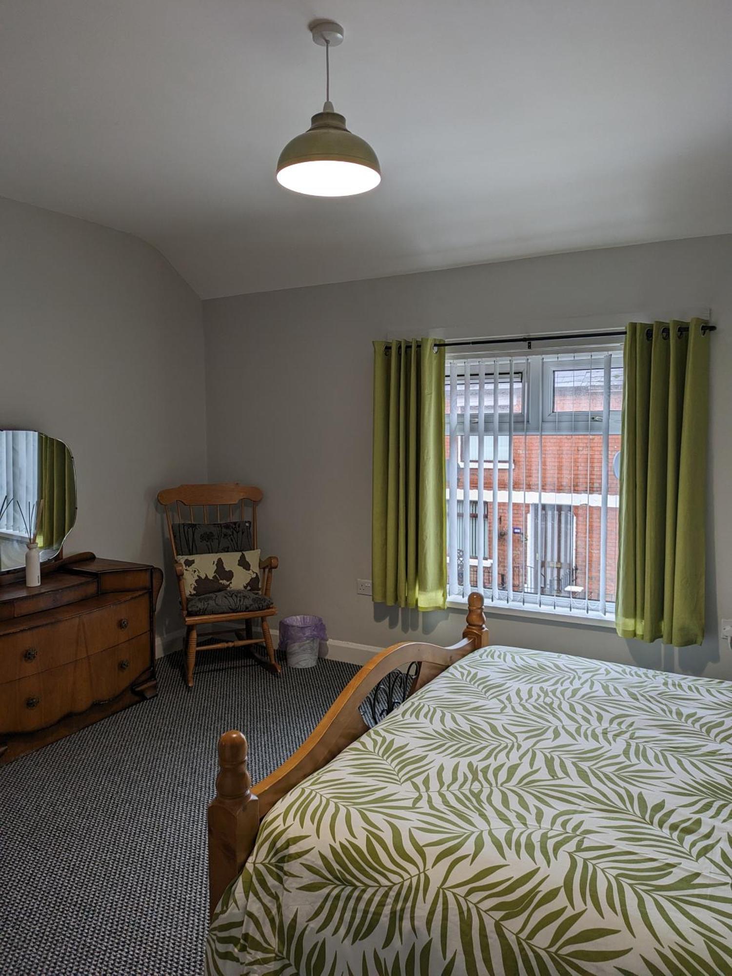 Maire Toireasa - Cosy Refurbished Property In The Gaeltacht Quarter بلفاست المظهر الخارجي الصورة