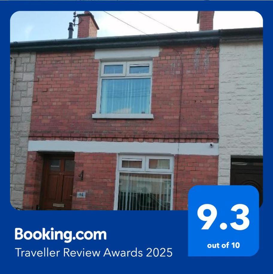 Maire Toireasa - Cosy Refurbished Property In The Gaeltacht Quarter بلفاست المظهر الخارجي الصورة